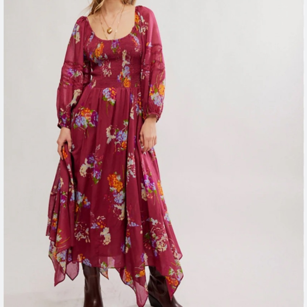 Free People
Morning Glory Floral
Smocked Long
Sleeve Maxi Dress